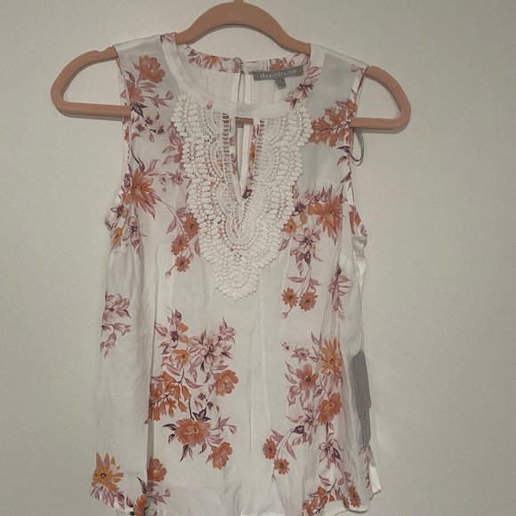 pale sky quin keyhole crochet top